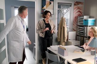 M jak miłość odc. 1816. Judyta (Paulina Chruściel), Marysia (Małgorzata Pieńkowska), Artur Rogowski (Robert Moskwa)