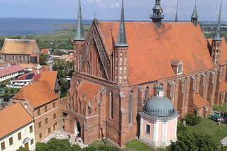 Trwa remont kościoła we Fromborku. W PRL zrobiono z niego kotłownię