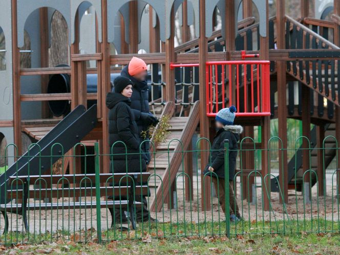 Całuśny mąż Kaczyńskiej nie dał jej wytchnienia pod jemiołą 