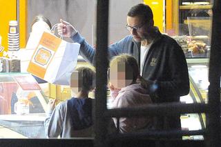 Rodzina Morawieckich przyłapana na skromnych wakacjach. Żona premiera wskoczyła w kostium kąpielowy