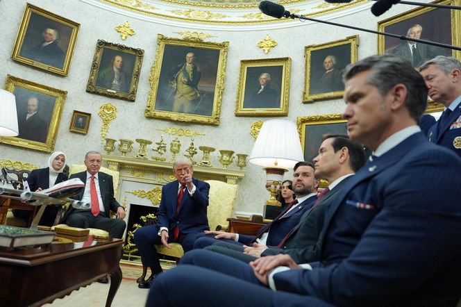 Trump chwali się złotem w Gabinecie Owalnym. "Goście wpadają w zachwyt, najlepszy gabinet w historii"