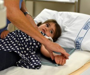 Milczące anioły. Choroba odbiera im mowę i sprawność  #MEDetektyw