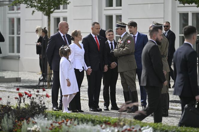  Kasia Nawrocka na biało czekała na rodziców 
