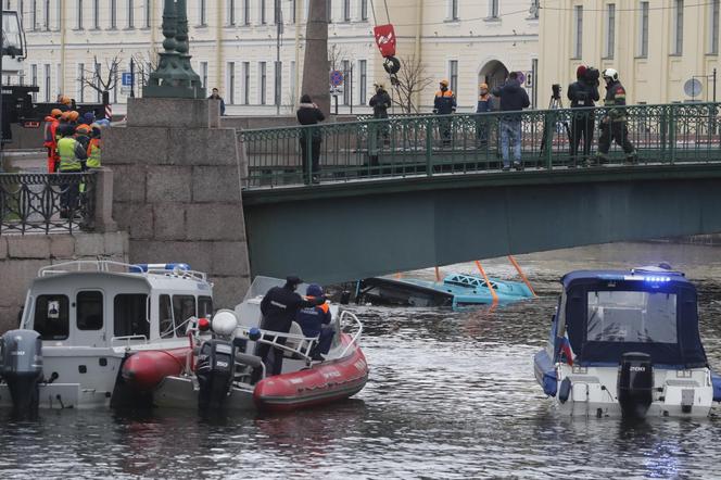 Rosja/ Autobus wpadł do rzeki w Petersburgu – trzy osoby nie żyją