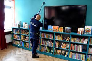 Tego się nie spodziewaliście. W tym lokalu wyborczym policja usuwała bombę! [ZDJĘCIA]