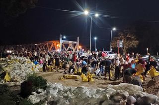 Mieszkańcy Brzegu i Oławy walczą z falą powodziową