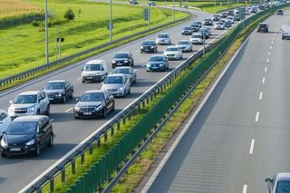 Wielki karambol na A2! Zderzyły się cztery pojazdy. Korek ma kilkanaście kilometrów?! [AKTUALIZACJA]