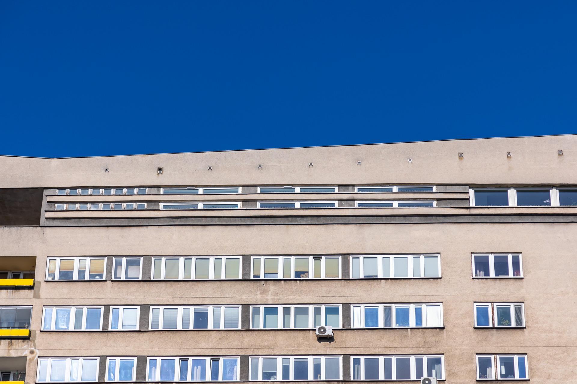 Młotek na Smolnej 8 w Warszawie. Zobacz zdjęcia symbolu luksusowych mieszkań w PRL-u