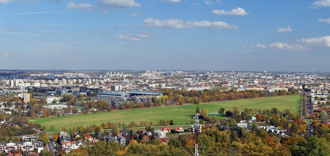 30 mln złotych i 200 miejsc. Miasto buduje parking przy Błoniach, aktywiści protestują