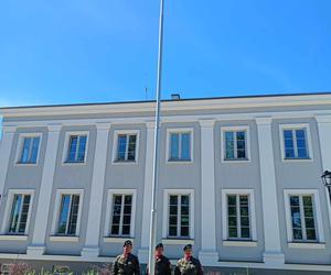 Na Skwerze Niepodległości w Siedlcach można było wysłuchać okolicznościowych przemówień i Apelu Pamięci Oręża Polskiego