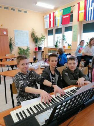 Szkoła z Choroszczy współpracuje ze szkołą z Afryki. Uczniowie zdecydowali się na piękny gest!