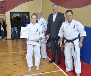 Akademia Karate w Skarżysku. Certyfikaty na wyższe stopnie dla wychowanków klubu