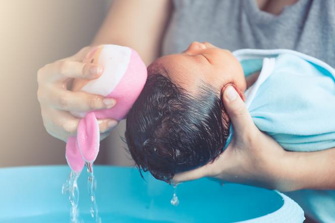 Uszy niemowlaka: MIT 3. W kąpieli nie wolno zamoczyć uszu noworodka