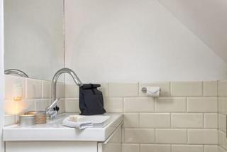 Aranżacja małej toalety. Jak urządzić funkcjonalną przestrzeń?