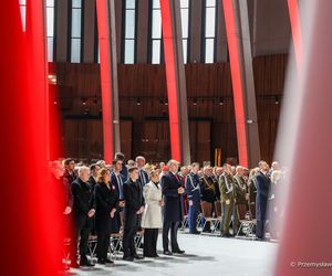 Marta Nawrocka i Paulina Kosiniak-Kamysz. Porównujemy ich stylizacje z 11 listopada [ZDJĘCIA]