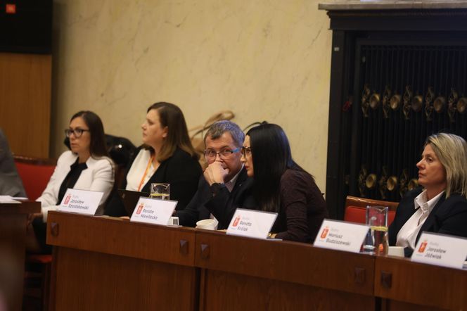 Nadzwyczajna sesja Rady Warszawy