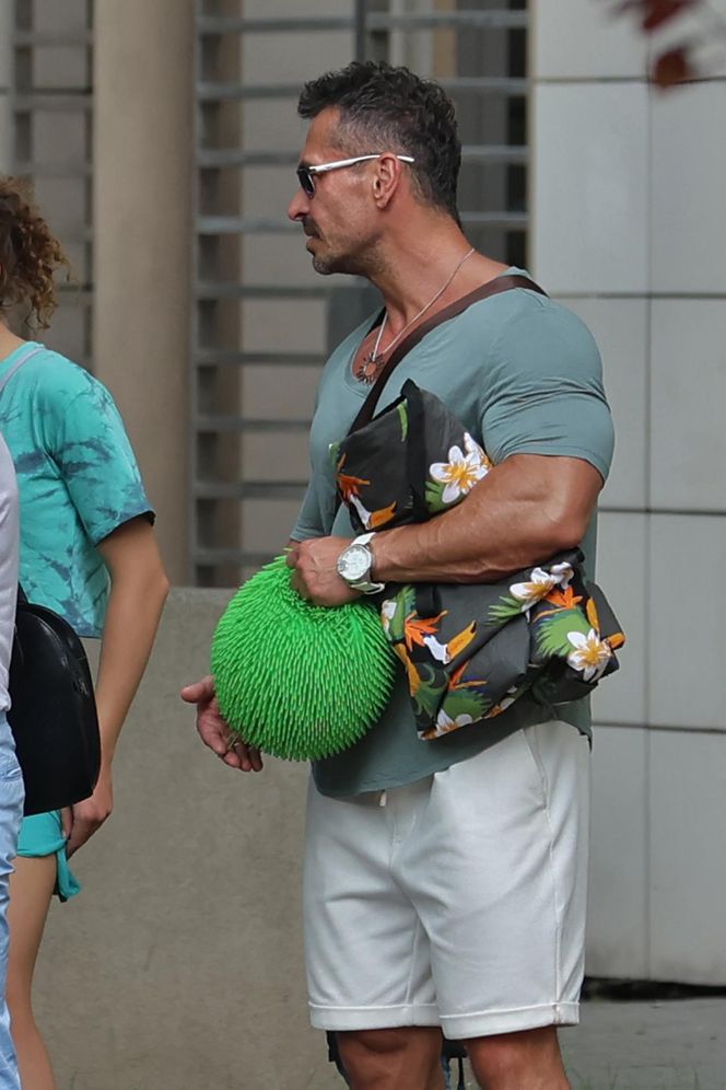 Katarzyna Skrzynecka. Zabrała rodzinę na targ śniadaniowy w kusych szortach