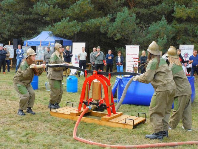 Powiat siedlecki: II Piknik Strażacki „Tak to było sto lat temu” w Dąbrówce Stanach