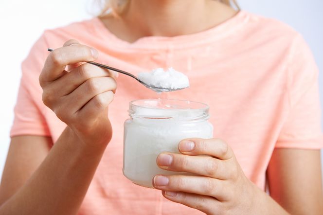 Naturalny domowy antyperspirant. Połącz 2 składniki, a nie kupisz już więcej drogeryjnych