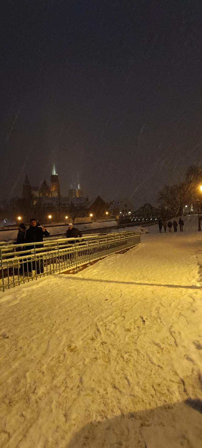 Takiej zimy we Wrocławiu  nie było od kilku lat. Zobacz te piękne ośnieżone miejsca