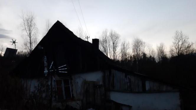 Mieszkają w 200-letnim, walącym się domu! Marzą o bieżącej wodzie i kanalizacji