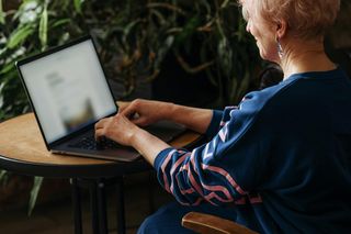 Obiecywał jej wspólne życie, a nawet ślub. 68-latka straciła 200 tysięcy