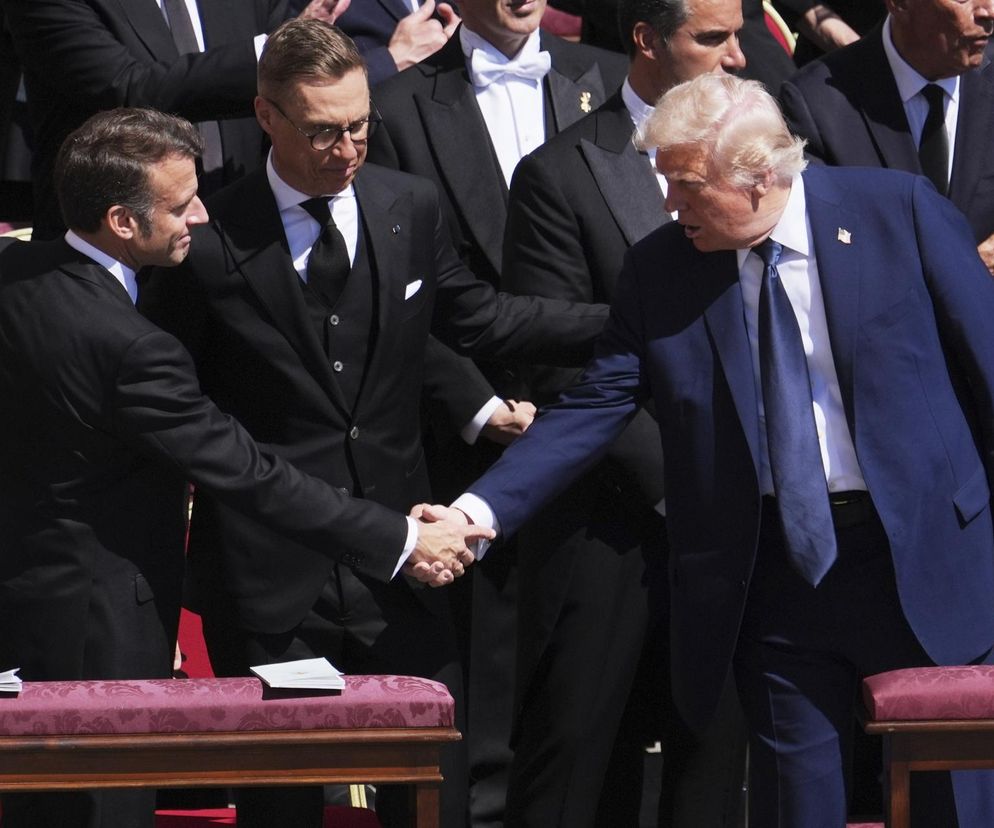 Trump powiedział to do Macrona na pogrzebie! Nie powinieneś tu być
