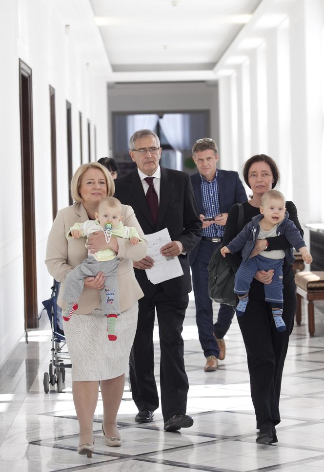 Sienkiewicz w sejmie walczy o 500 zł