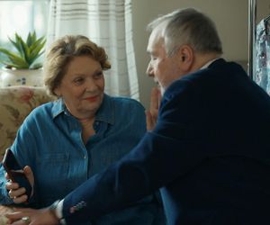 Barwy szczęścia, odcinek 3196. Józefina (Elżbieta Jarosik), Andrzej (Leon Charewicz)