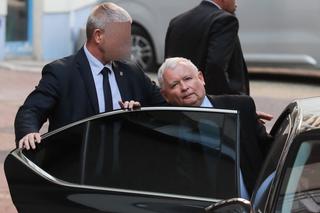 Jarosław Kaczyński jeździ Skodą Superb