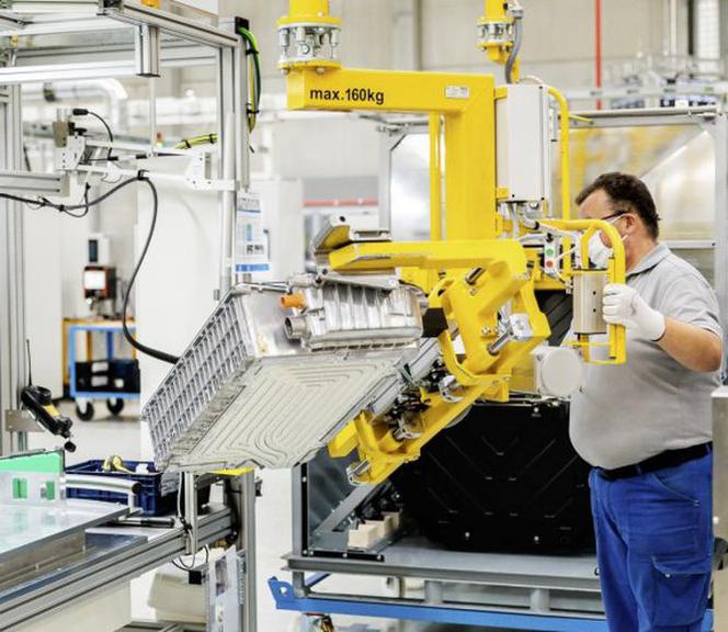 Nowe kompaktowe hybrydy plug-in w rodzinie Mercedes-Benz