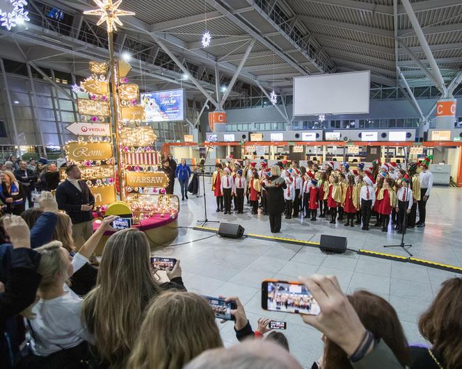 Świąteczna iluminacja na Lotnisku Chopina. Przygotowano wyjątkowe ozdoby