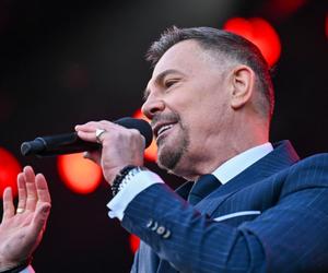 Krzysztof Ibisz przerwał rodzinne wakacje i wrócił do Polski. Tą decyzją podpadł fanom