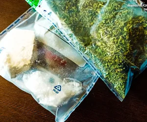 Policjanci zatrzymali 23-latka z torbą narkotyków