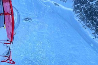 Tatry. Zejście lawiny pod Świnicą. Porwała dwóch turystów [ZDJĘCIA]