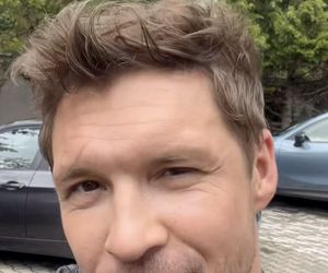 M jak miłość. Marcin (Mikołaj Roznerski) na planie