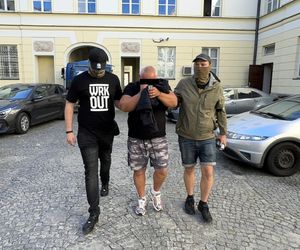 Gang producentów śmierci rozbity. 1,5 tony narkotyków i broń. Aż 22 osoby za kratami!