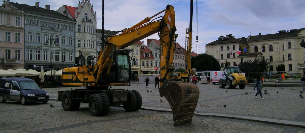 Rozpoczął się długo wyczekiwany remont Starego Rynku w Bydgoszczy [ZDJĘCIA]