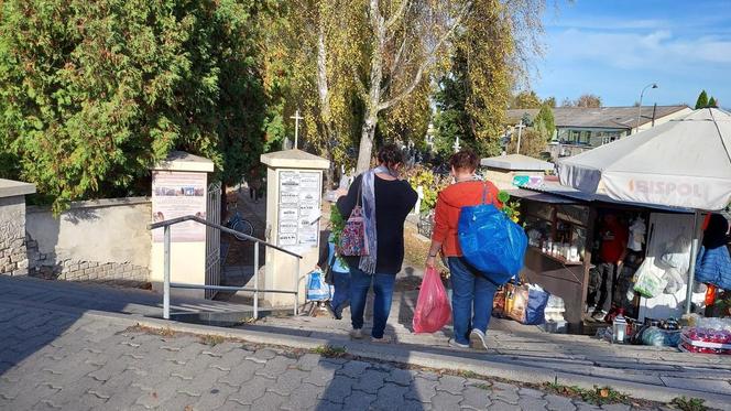 Zamościanie przygotowują się na dzień Wszystkich Świętych