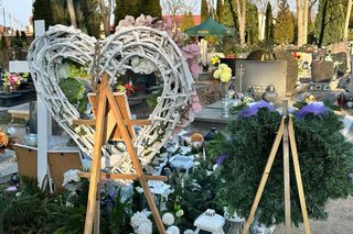 Kamil został pochowany niedaleko swoich dzieci. Eliza i Tomek patrzą na swojego kochanego tatę