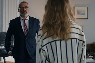 M jak miłość odc. 1735 po wakacjach. Adam Werner (Jacek Kopczyński), Sylwia (Hanna Turnau)