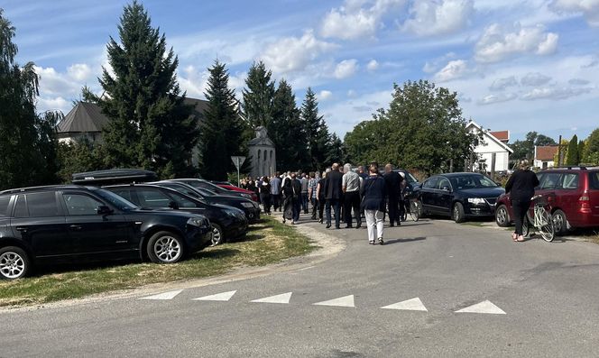 Pogrzeb rodzeństwa w Tuszowie Narodowym. Dominika i Grzegorz zginęli w wypadku. Trafili na pijanego kierowcę lawety