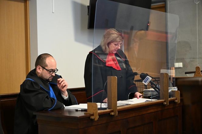 "Zaszczepiła" 40 dzieci nieznanym preparatem, narażając ich życie i zdrowie. Emerytowana pielęgniarka stanęła przed sądem