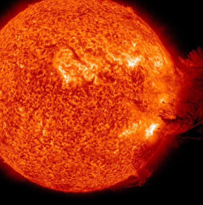 Niezwykłe wybuchy na Słońcu. Promieniowanie zagraża Ziemi?