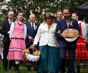 Dożynki wojewódzkie w Olsztynku 2024. Tłumy na wydarzeniu. „To był trudny rok” [ZDJĘCIA]