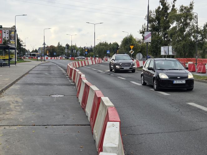 Tak się teraz jeździ na osiedlu Leśnym. Utrudnienia dla kierowców i pasażerów!