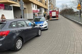 Rozrywający serce dramat na Bemowie. Kobieta z maleńkim dzieckiem runęła z 8. piętra