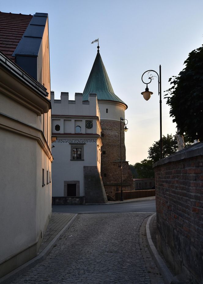 To jeden z najpiękniejszych domów w Małopolsce. Kiedyś był dworem obronnym, dziś zachwyca turystów