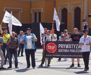 Protest pracowników PKP Cargo we Wrocławiu. Pracę ma stracić prawie 400 osób 