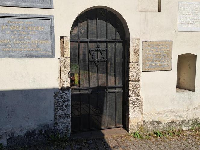 Najstarszy w Europie cmentarz żydowski przy ulicy Szerokiej 40